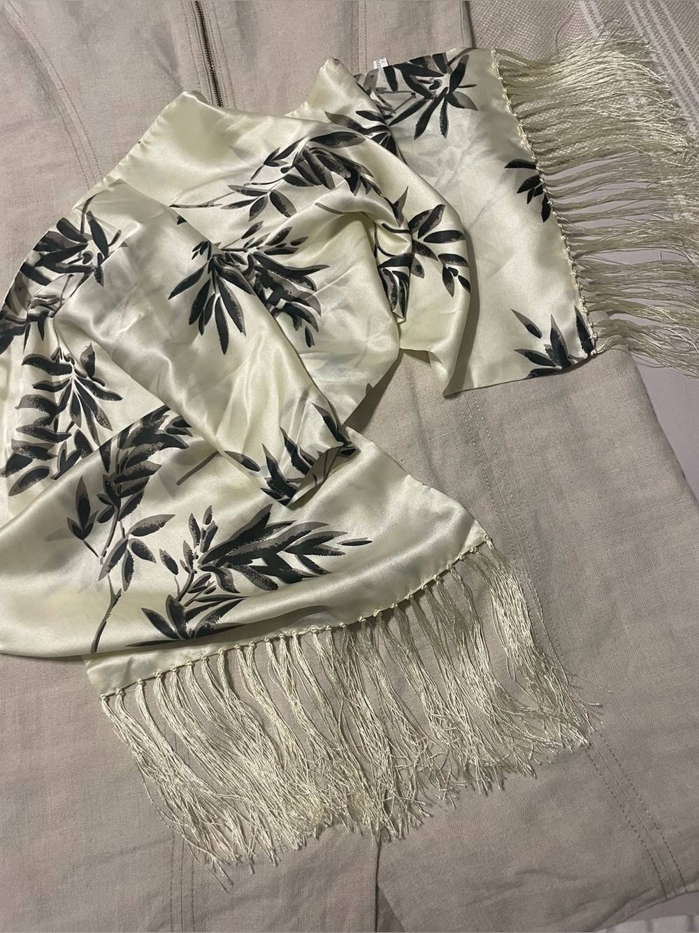 Vintage 100% Silk Bamboo Leaf Print Fringe Scarf Ivory Black Double Layered - Picture 3 of 6